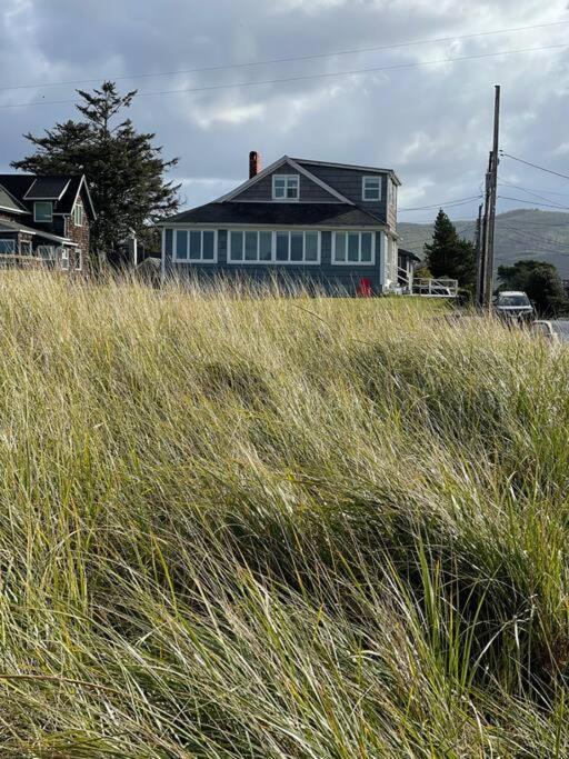 Seaside Beach Front House On The Promenade Exterior photo