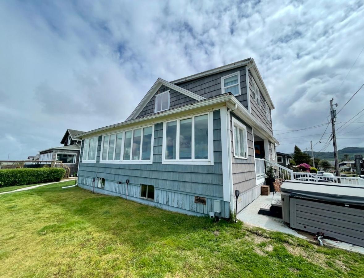 Seaside Beach Front House On The Promenade Exterior photo
